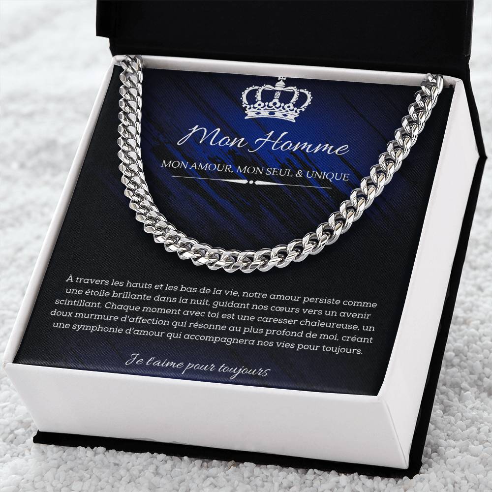 A polished metallic chain necklace on a dark blue and black background with French text detailing a romantic message for my man.