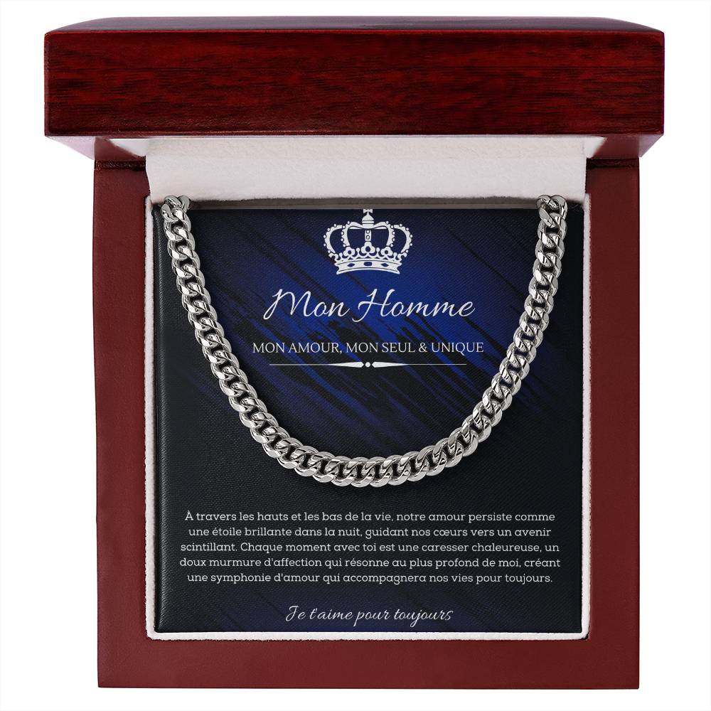 A polished metallic chain necklace on a dark blue and black background with French text detailing a romantic message for my man.